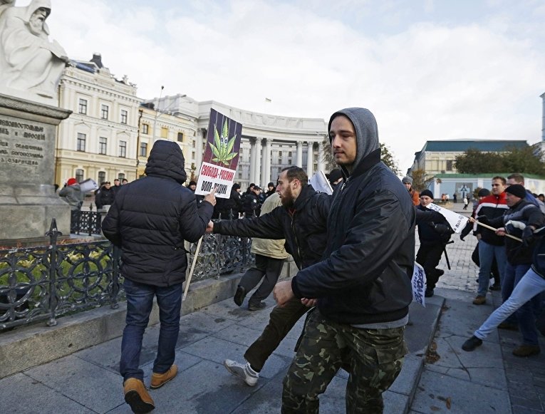 cannabis march ukraine.jpg