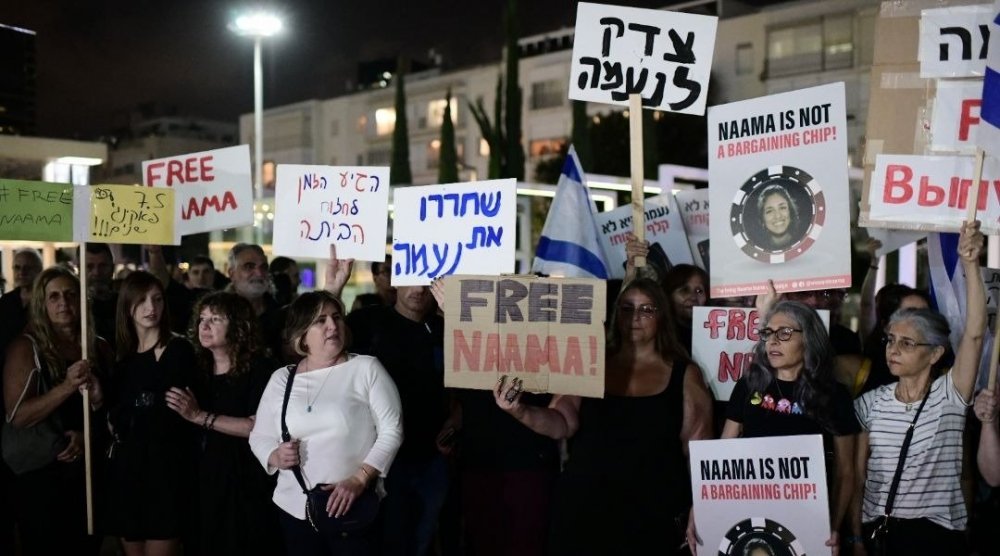 naama-issachar-supporters.jpg