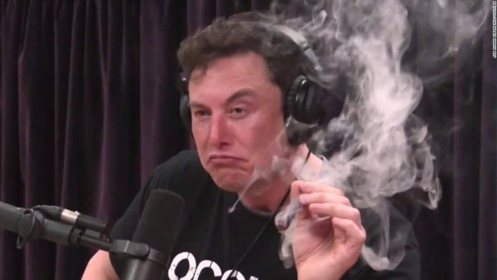 cannabis-smoke-chill-out.jpg