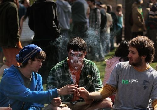 teens-smoke-cannabis(1).jpg