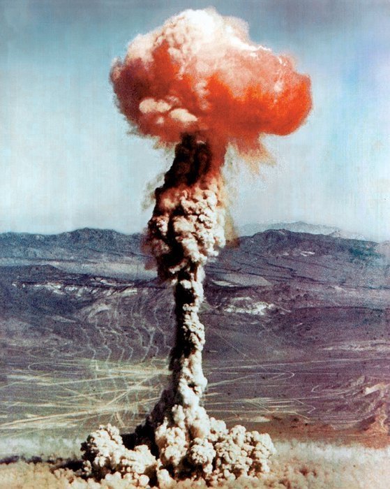 Atomic_blast_Nevada_Yucca_1951.thumb.jpg.b92f62b990eeb68997784f373c1032c2.jpg