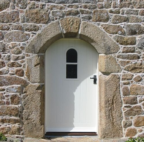 500px-Doorway_La_Ronce_National_Trust_for_Jersey.thumb.jpg.05a7fd17dff77714b6f0ac2feb5173d5.jpg