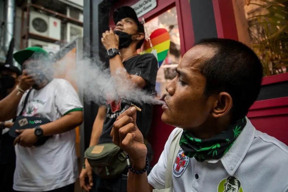 Где марихуана в тайланде чем можно вывести марихуану