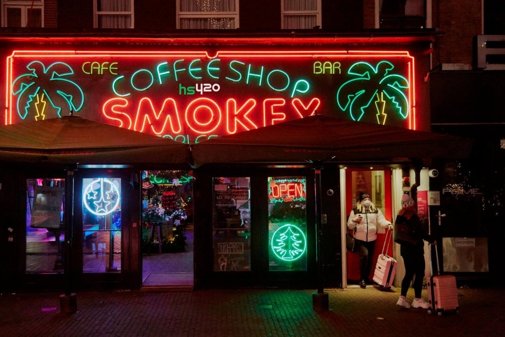 amsterdam-coffeeshop.jpg