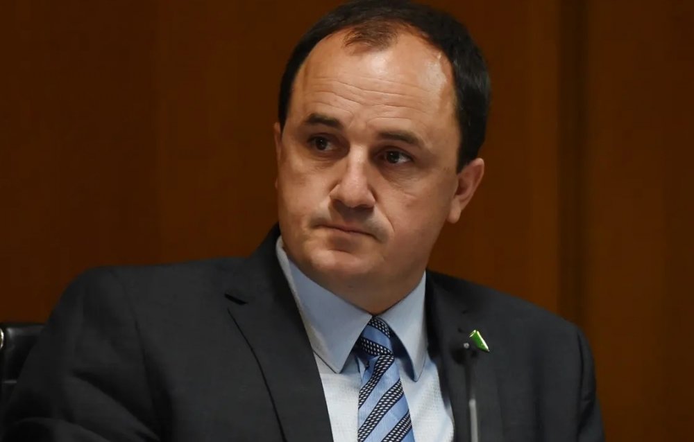 jeremy-buckingham.jpg