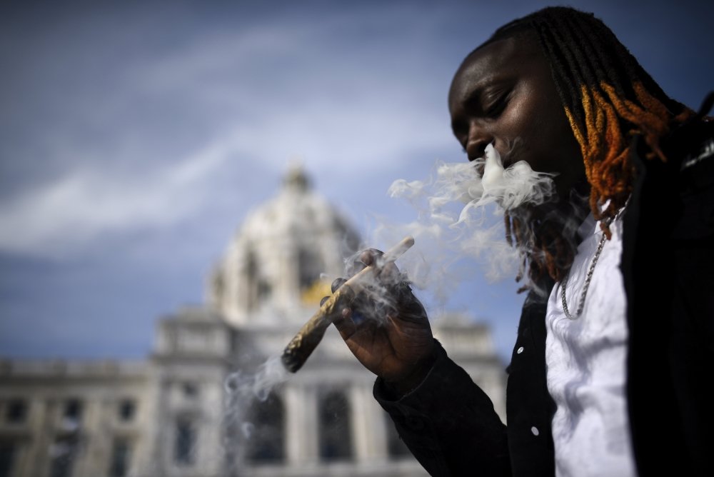 cannabis-black.jpg