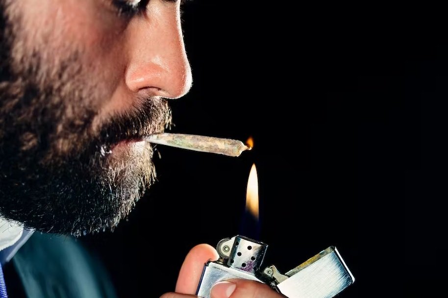 cannabis-smoke.jpg