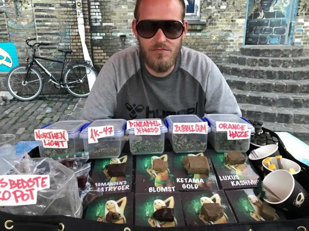 hash-seller-pusher-street.jpg