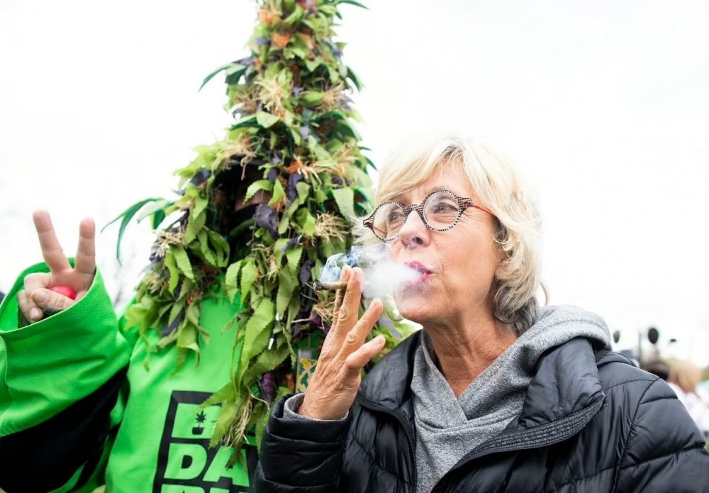 cannabis-smoke-woman.jpg