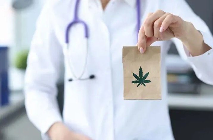 medcan-doctor.jpg
