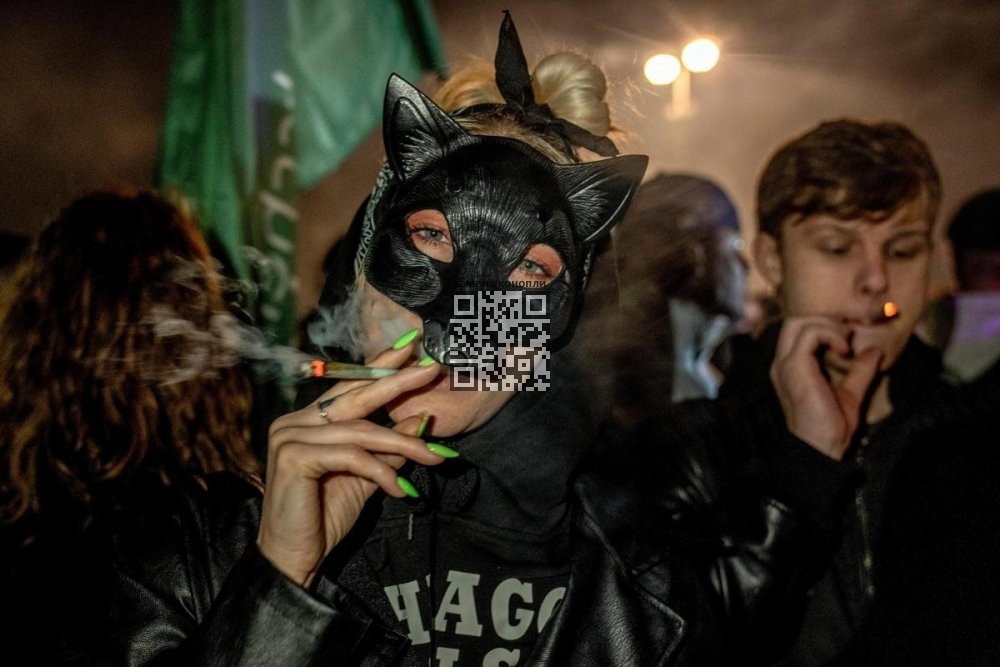 germans-smoke-marijuana.jpg
