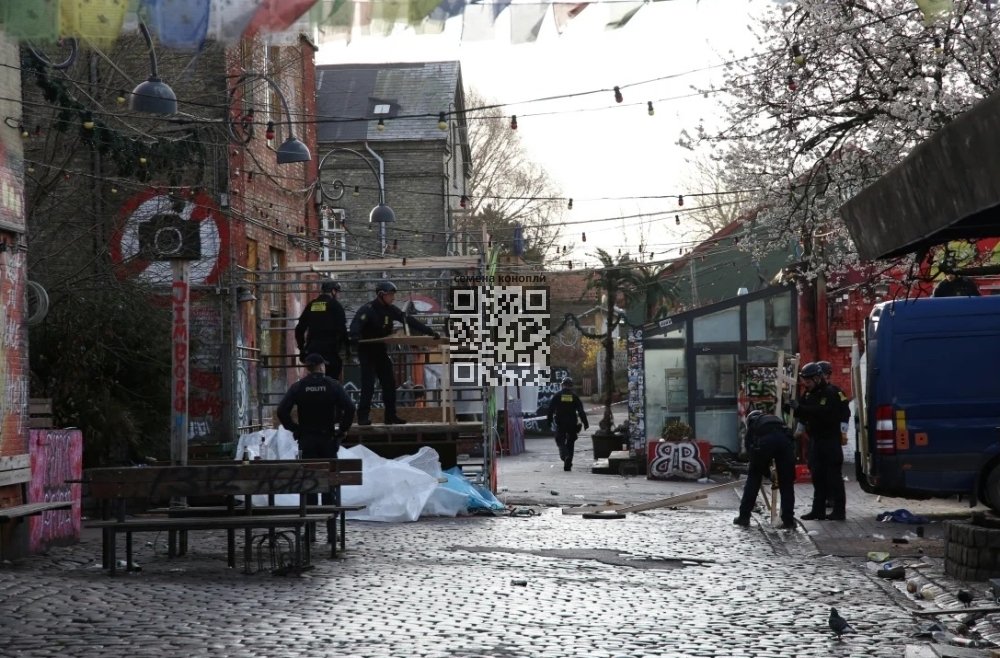 police-destroy-pusher-street.jpg