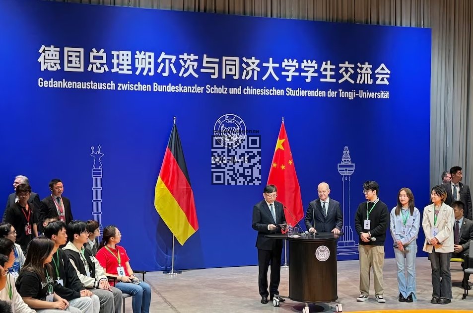 scholz-meeting-chinese-students.jpg