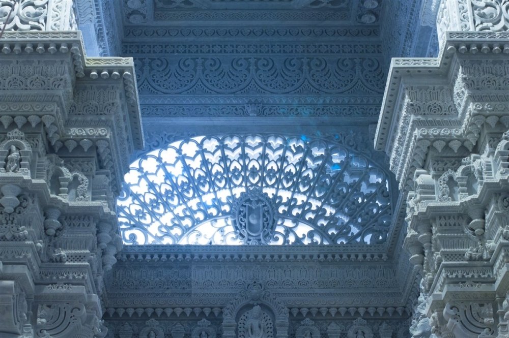 BAPS_Robbinsville_Mandir_-_Carved_Grill.jpg