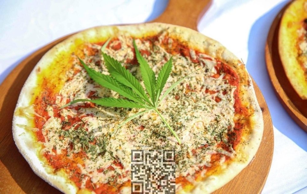 cannabis-pizza-leaf.jpg