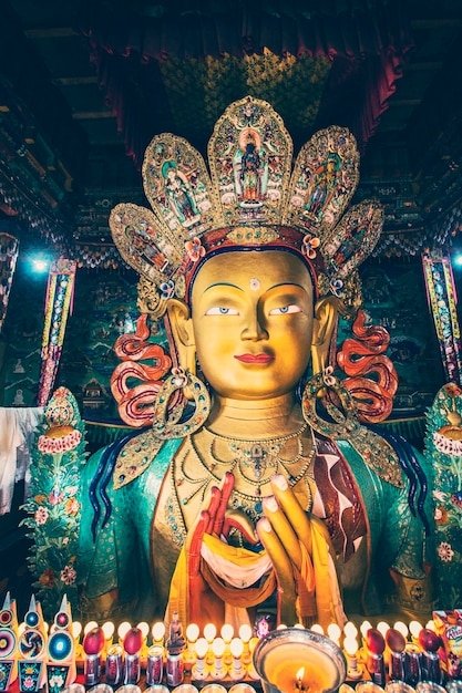 riesige-statue-von-maitreya-buddha-oder-future-buddha-im-kloster-thiksey-in-ladakh-indien_759575-2272.jpg.5e97fe6172fd3bb1a9811a81a98fe3f7.jpg