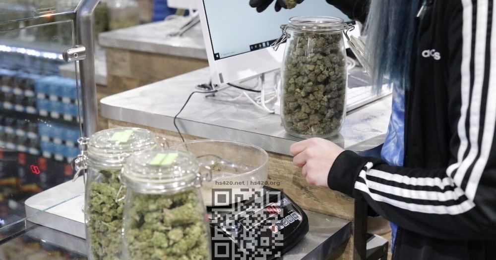 cannabis-sale-in-dispensary.JPG