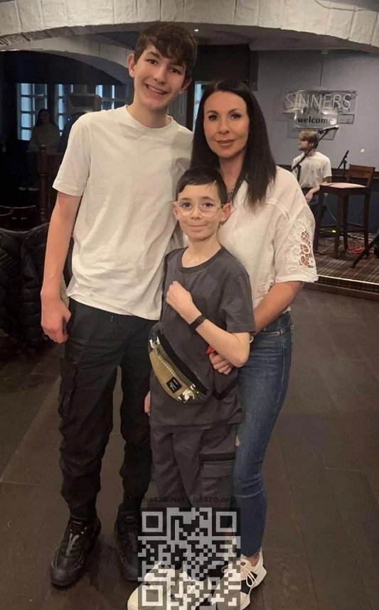 cole-with-brother-mother.jpg