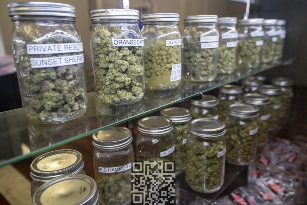 marijuana-in-dispensary.jpg