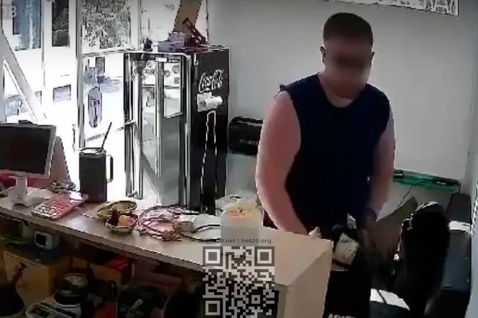 andrew-matthews-in-shop.jpg