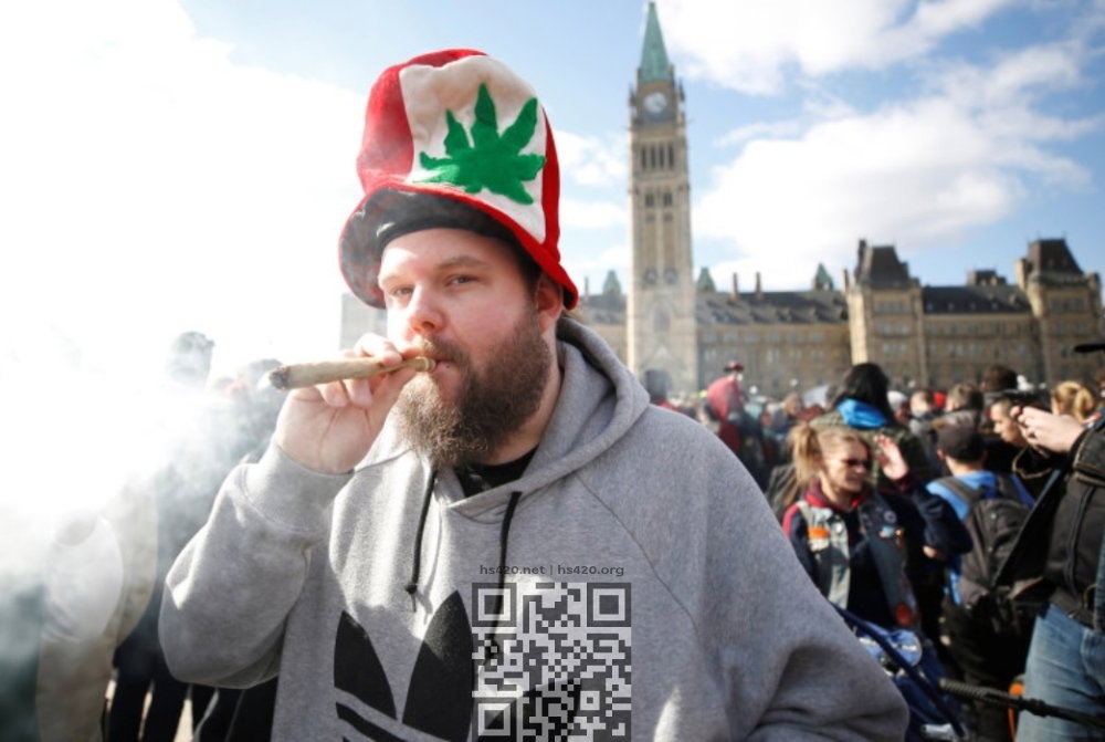 canada-cannabis-smoker.jpg