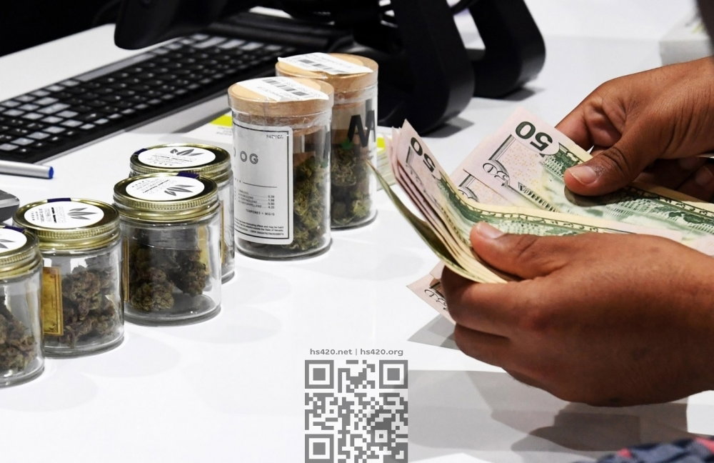 marijuana-sale-money.jpg