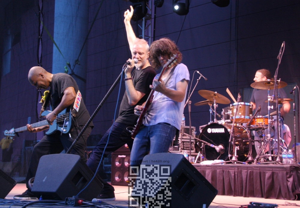 spin-doctors-on-stage.jpg