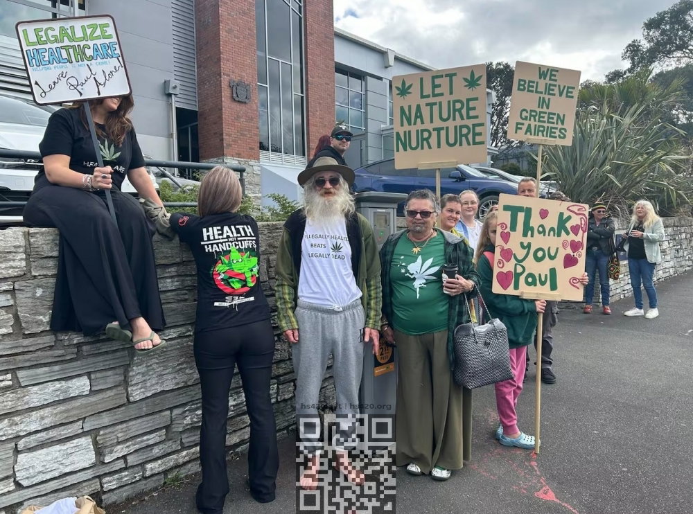 paul-smith-with-supporters.jpg