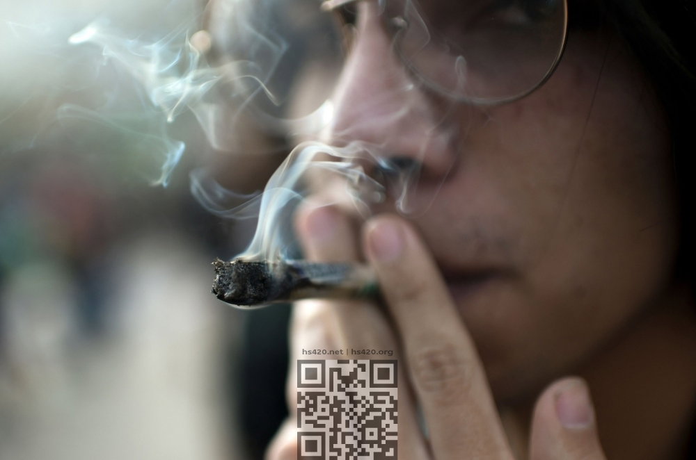 cannabis-smoke-young-man.jpg