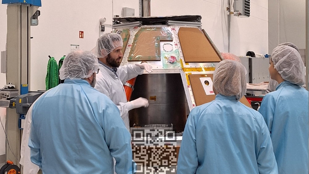 capsule-with-uncubator.jpg