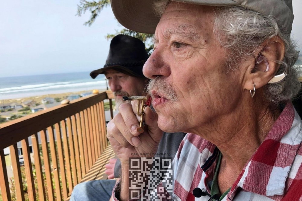 old-men-smoking-marijuana.jpg