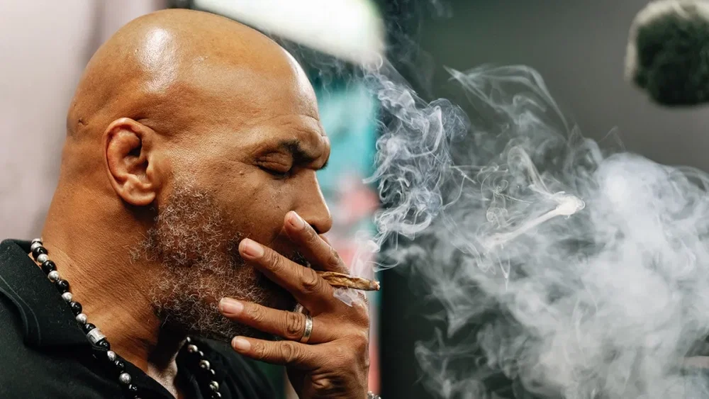 Mike-Tyson-2.thumb.webp.cfa8c95e77336c87a995f517188cb326.webp