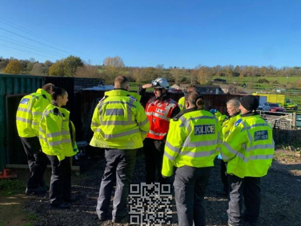 cops-near-cannabis-bunker.jpg