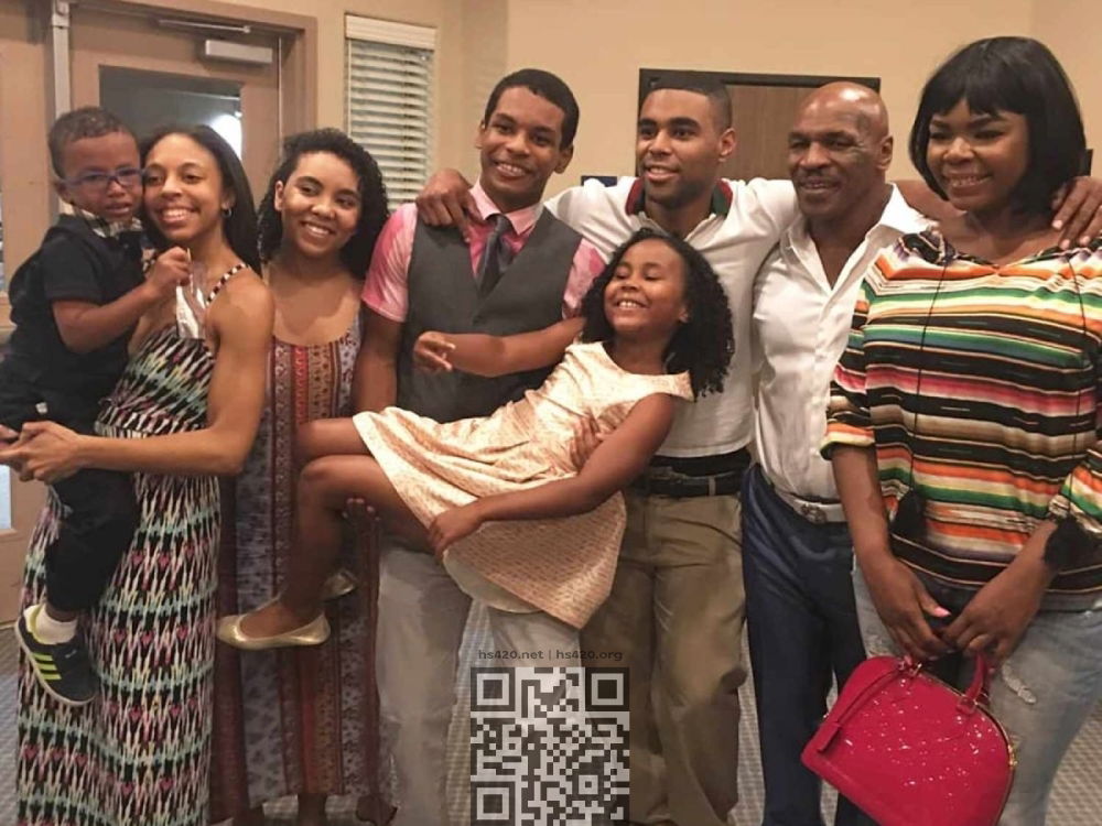 mike-tyson-with-children.jpg
