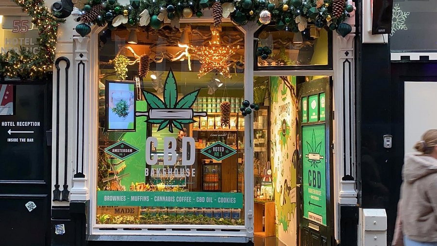 our-shop-during-christmas.jpg.cf8d2ca3dad5e8a64b6f354ba60f9e36.jpg