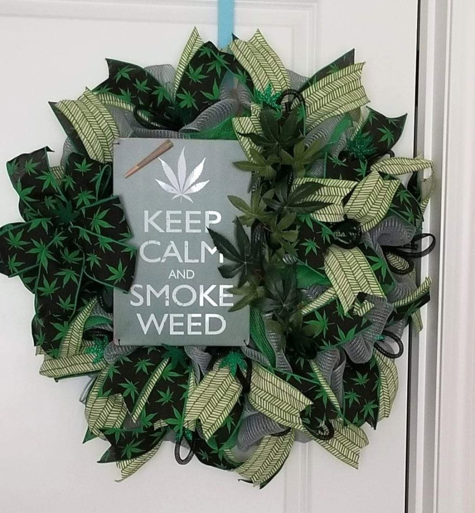 perpetualribbons-floral-fun-leaf-christmas-tree-decor-2-5-inch-urban-leaf-ribbon-kit-ganja-ribbon-de-195_2082c710-9714-4911-a91b-fd626e71bc96_1024x1024@2x.thumb.jpg.926e3ee2959eca5ec771442697d24774.jpg