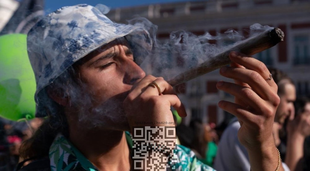cannabis-smoke-man.jpg