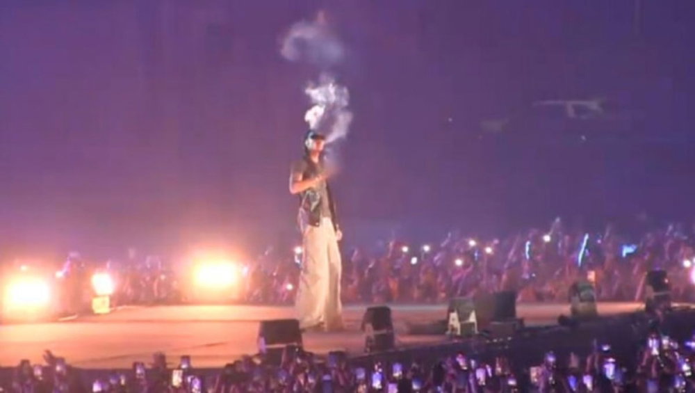 wiz-khalifa-smoke-marijuana-romania.jpg
