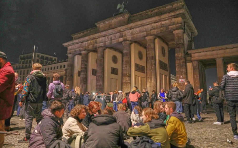 germans-celebrate-cannabis-legalization.jpg