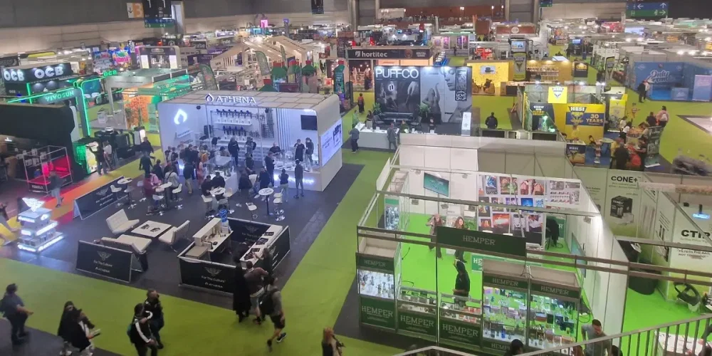 cannabis-expo-industry-booths-overview.webp